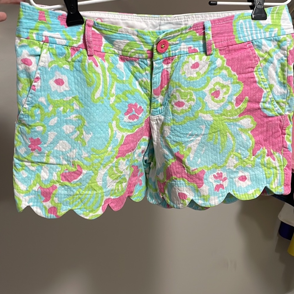 Lilly Pulitzer Buttercup shorts size 4